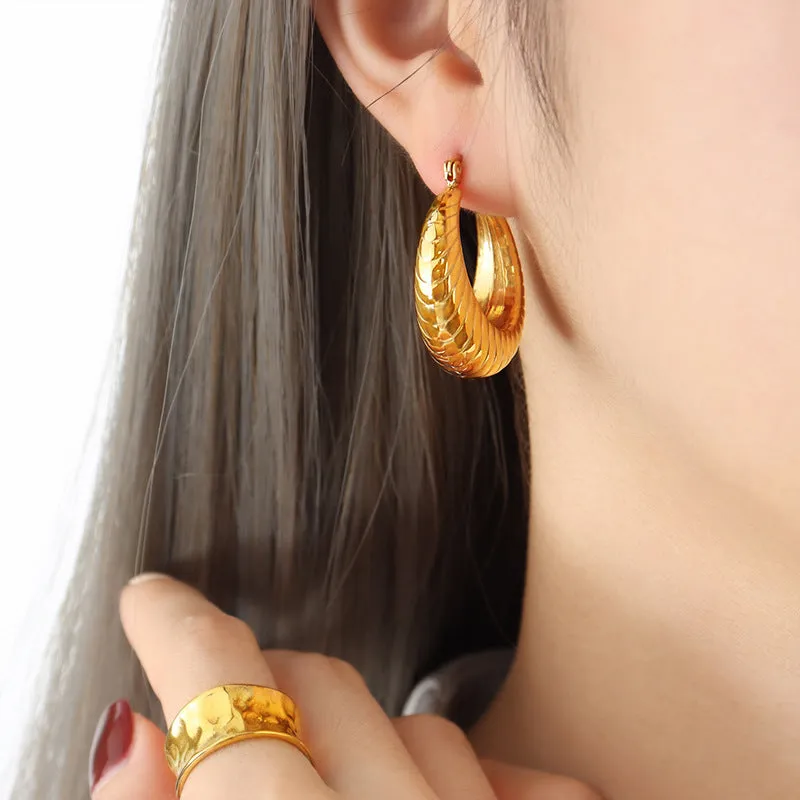 European and American Genie Thread Earrings, Titanium Steel Gold Plated, Colorless, Stylish and Unique Women's Earrings