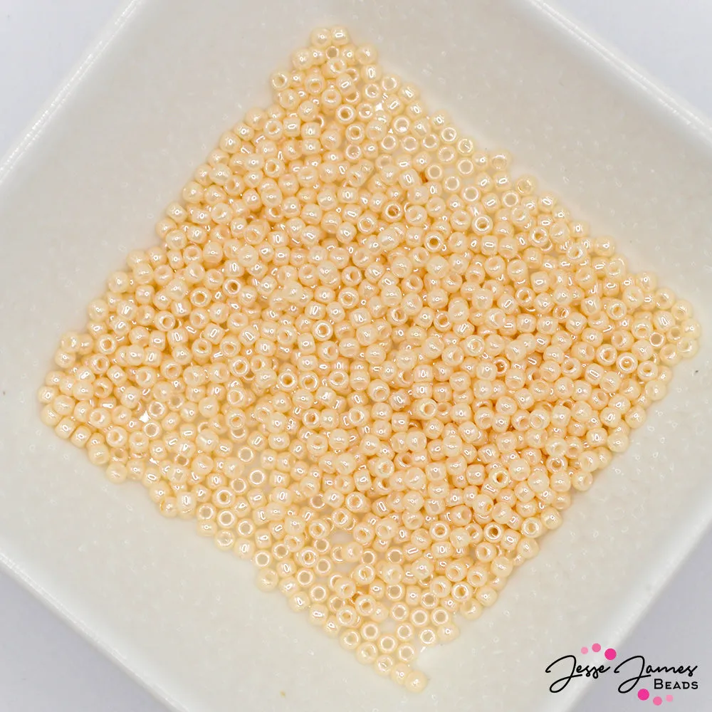 TOHO 11/0 Seed Beads in Caramel Creamer