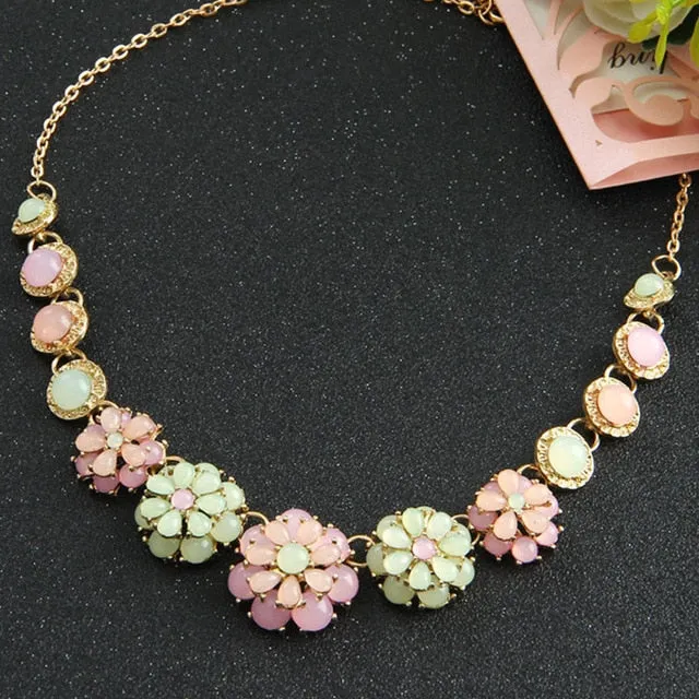 Women's 8 Colors Multicolor Big Pendant Clavicle Delicate Banquet Jewelry Chain Necklace